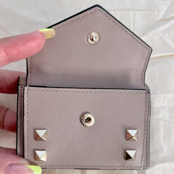 EUC VALENTINO GARAVANI Gold Rockstud Front Flap Mini Trifold Pale Pink Wallet - Picture 10 of 14